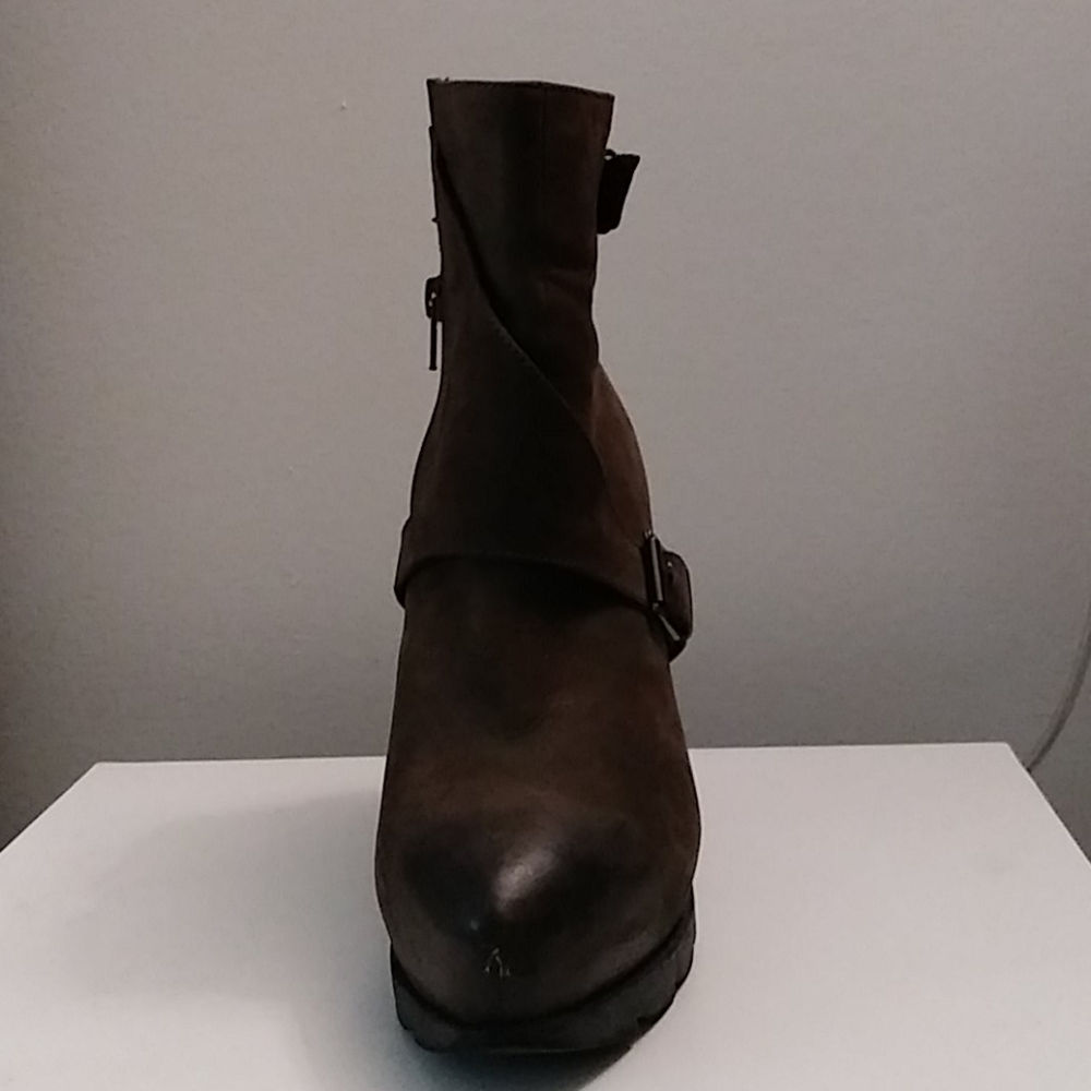 Shoes - Picture 10 of 12